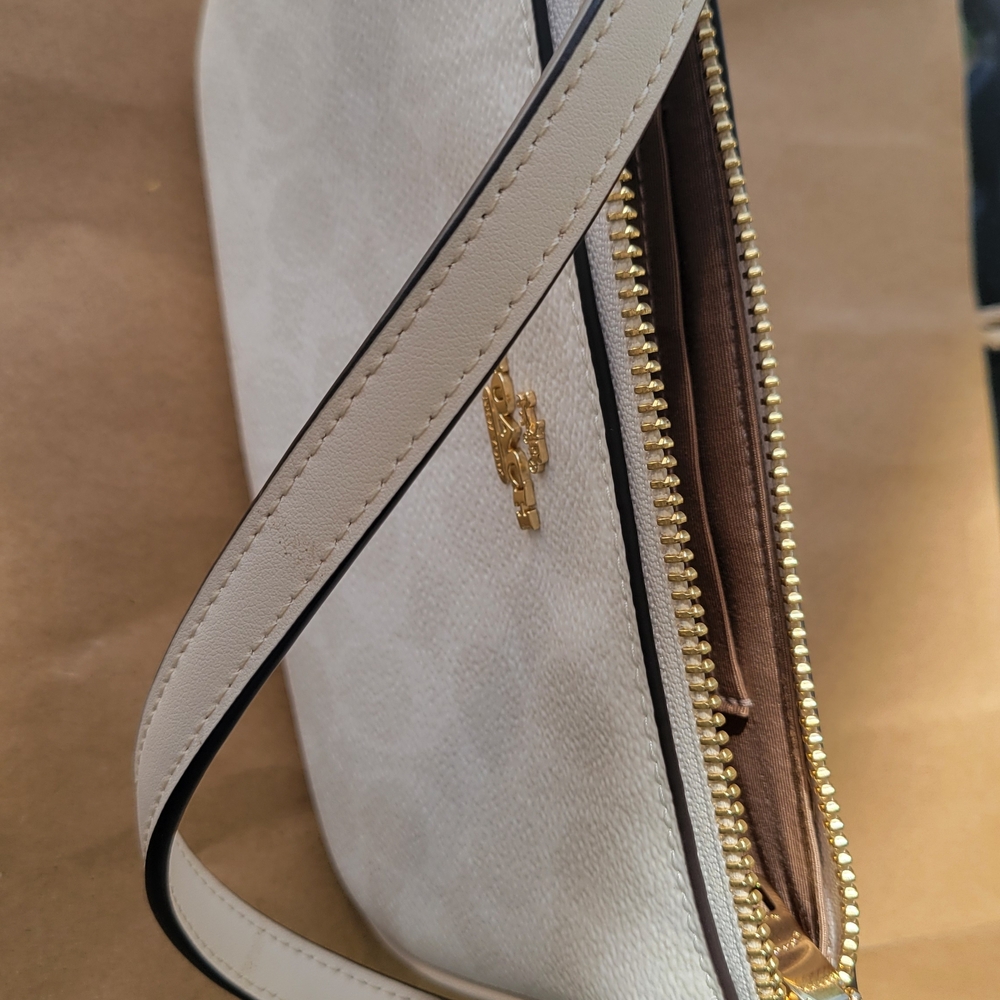 Coach White Women's Bag Brand new with no tags. - Picture 6 of 10